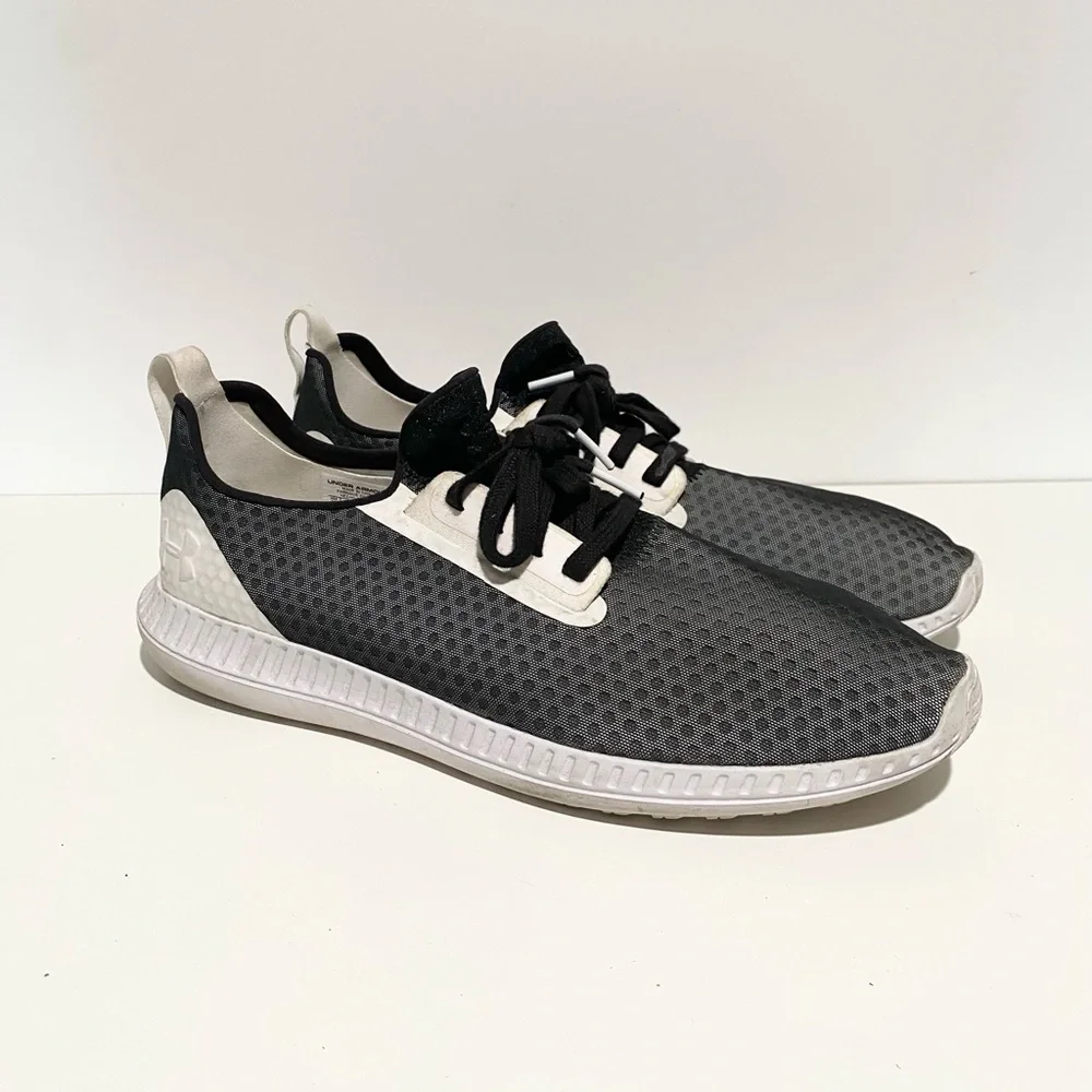 Men’s Under Armour‎ Moda Run Black and White Men's Athletic Shoes